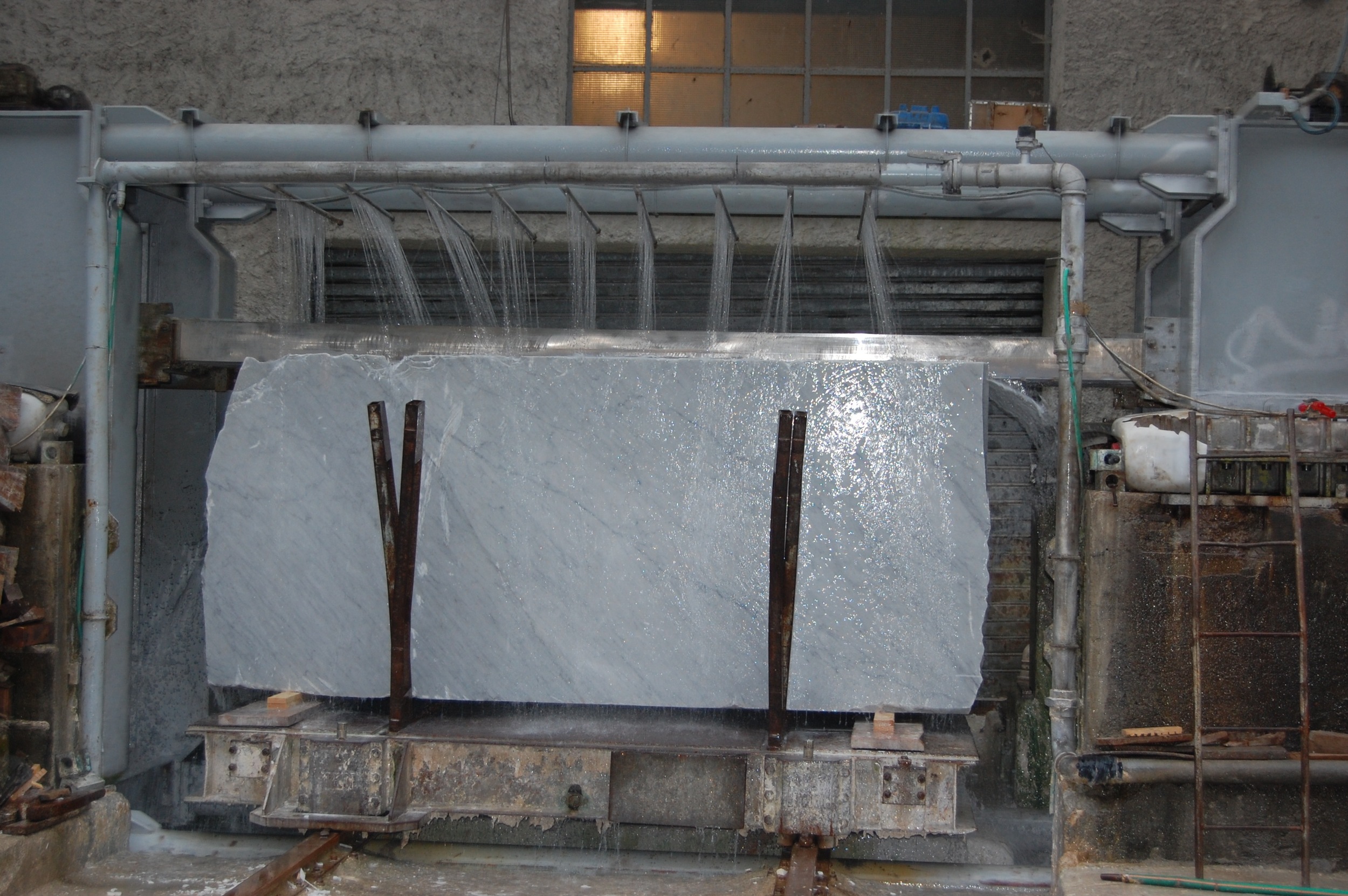 Huge blocks are sawed with multiple blades into slabs - this takes 8-10 hours