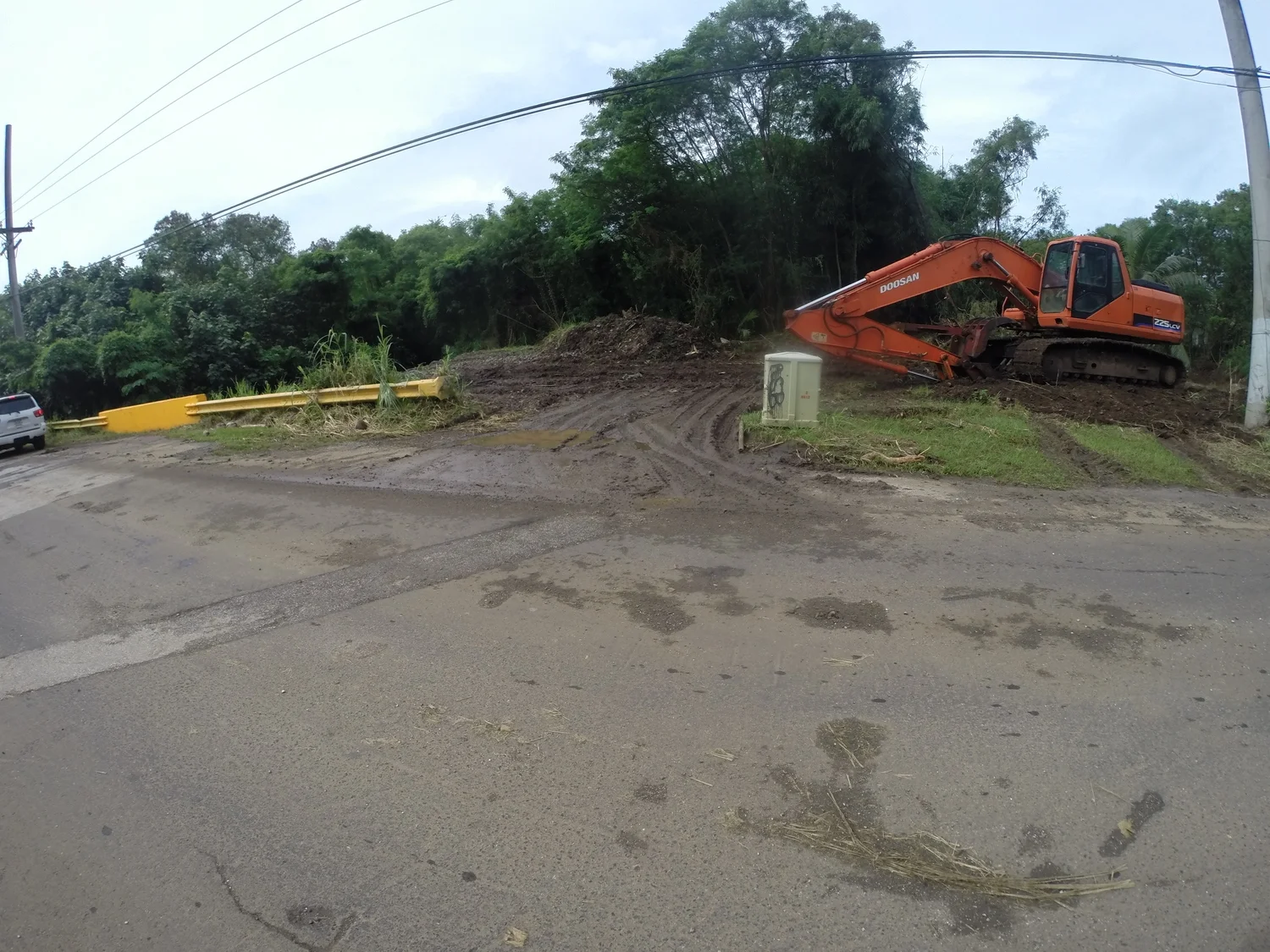Poor land-use practice- construction without any barriers to trap sediment. &nbsp;Sediment is freely running into nearby river during rain events.
