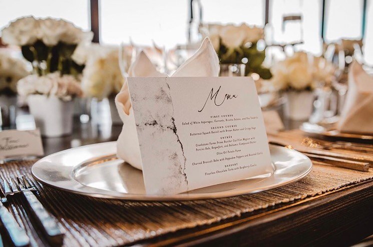 thanks for sharing these photos with us @terryleezim! the tablescape looked beautiful! such a great night! ✨| 📷: @condejivee