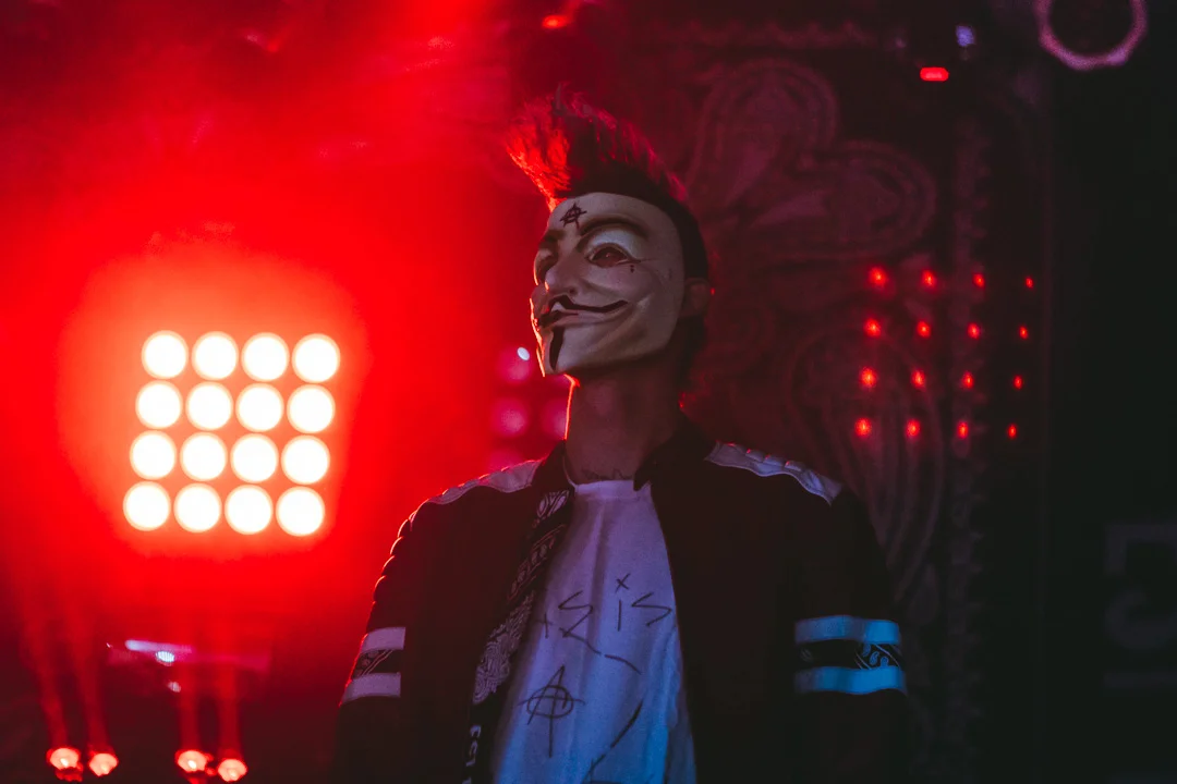 mgk.jpg