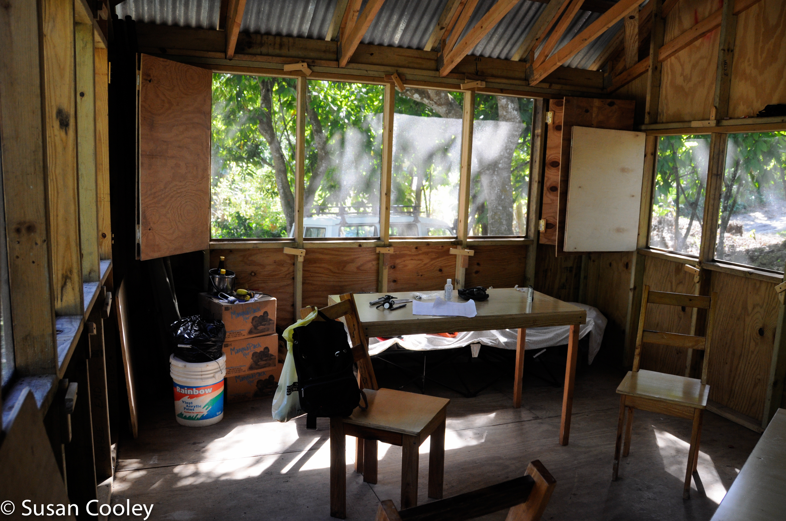 Makeshift mountainside clinic, near Jacmel, 2013.