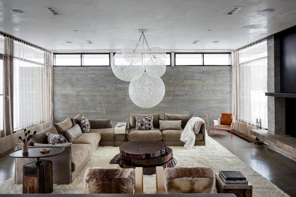 Modern-home-surrounded-mountains2.jpg