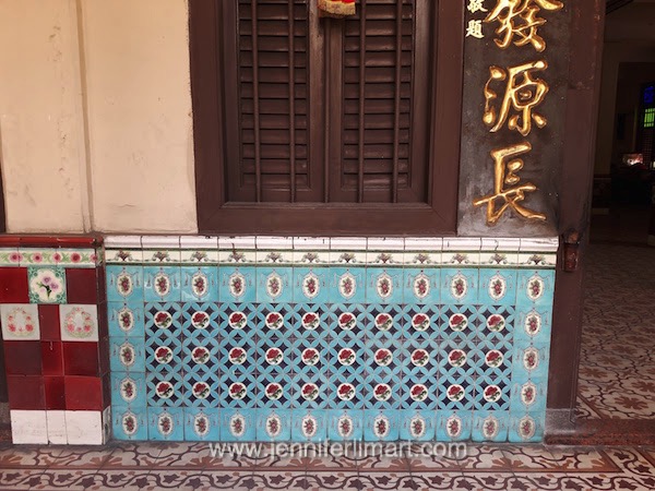 I counted over 13 different types of decorative tiles used throughout the building.
