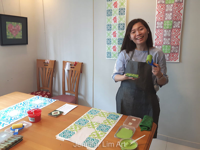 Many of my students are mums, or women who just need some creative time out for themselves. I totally understand - time to focus on something that you like doing without the distraction of your computer or little people tugging at your leg...those are quickly forgotten once you focus on the process of printmaking! 