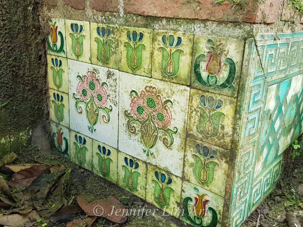 A beautifully decorated tomb at Bukit Brown Cemetery