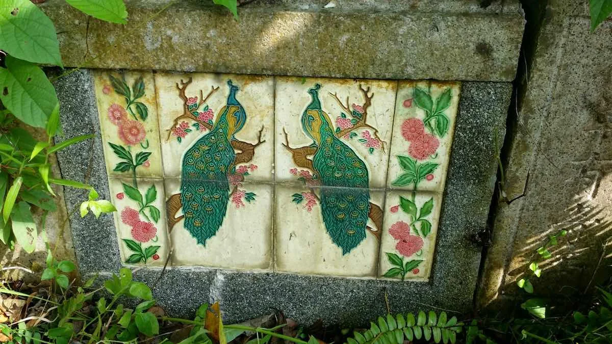 A very popular peacock tile imported from Japan on the tomb of Ong Leong Neo, my Peranakan great-grandmother.
