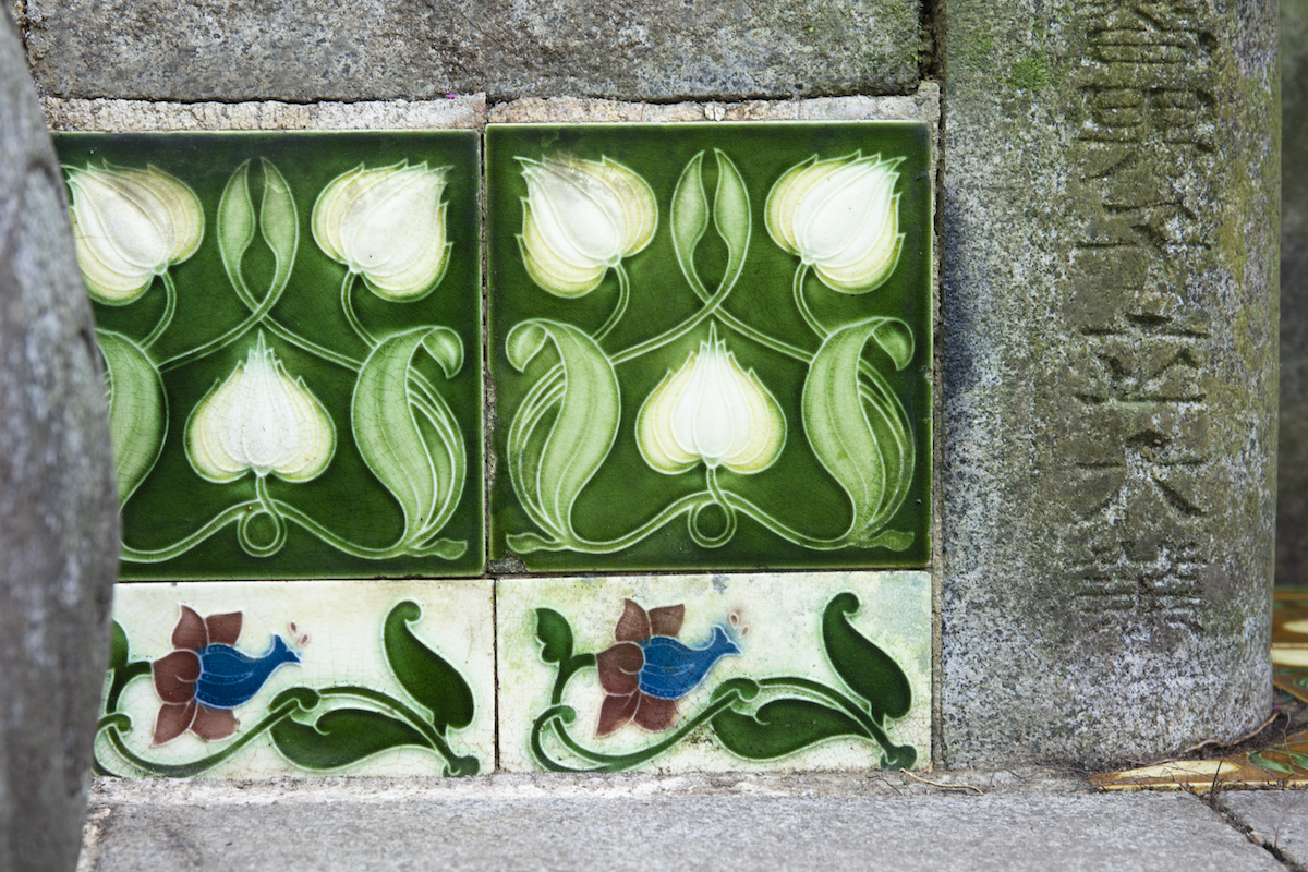 Majolica tiles from a 1910 tomb on Lao Sua Cemetery