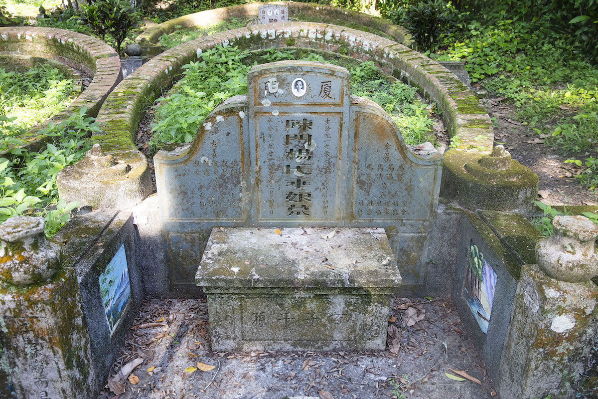 This tomb dates back to 1971