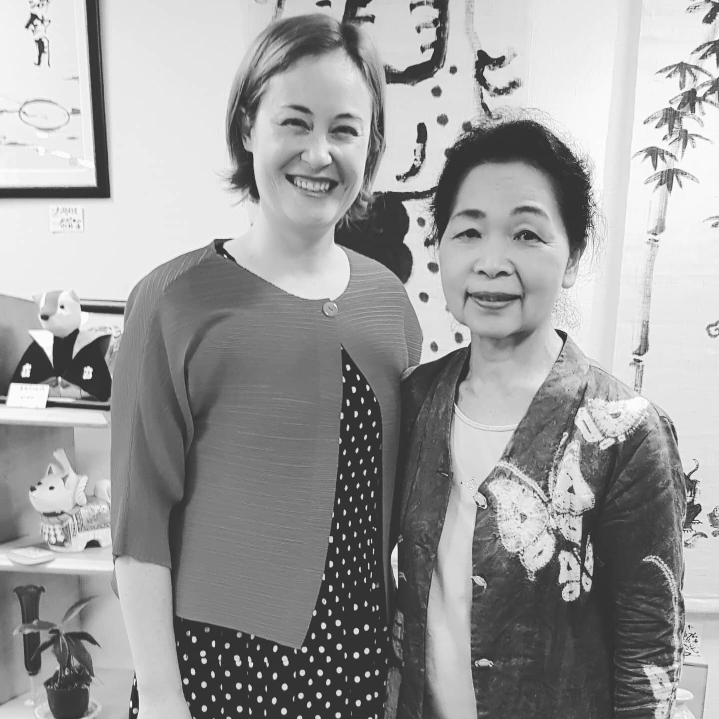 Me and my 'other' mother. Amazing that two people from such different backgrounds should share so many common interests. Vintage kimono, sewing, craft and Japanese arts. She cooks...I eat. It's been twenty-seven years since I was a high school girl i
