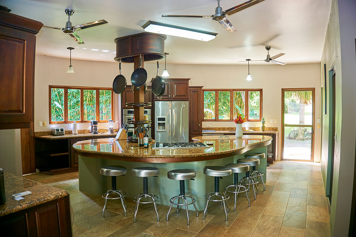 manoas-luxury-villas-casa-rio-kitchen.jpg