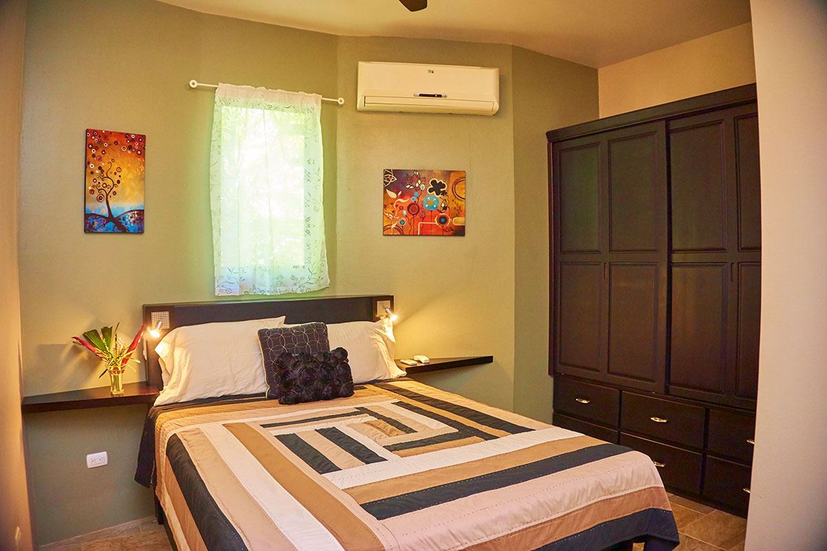 manoas-luxury-villas-casa-rio-bedroom.jpg