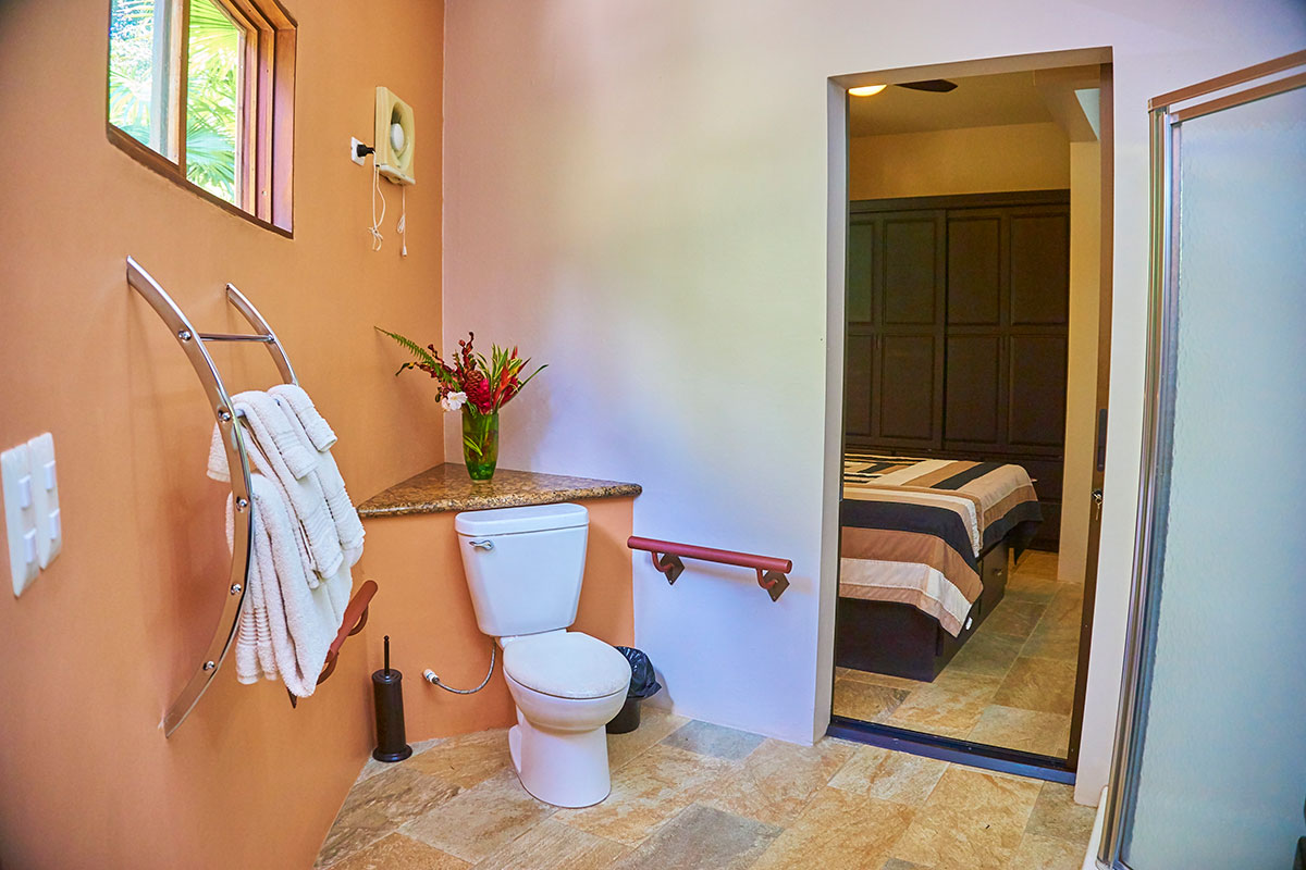 manoas-luxury-villas-casa-rio-bathroom.jpg