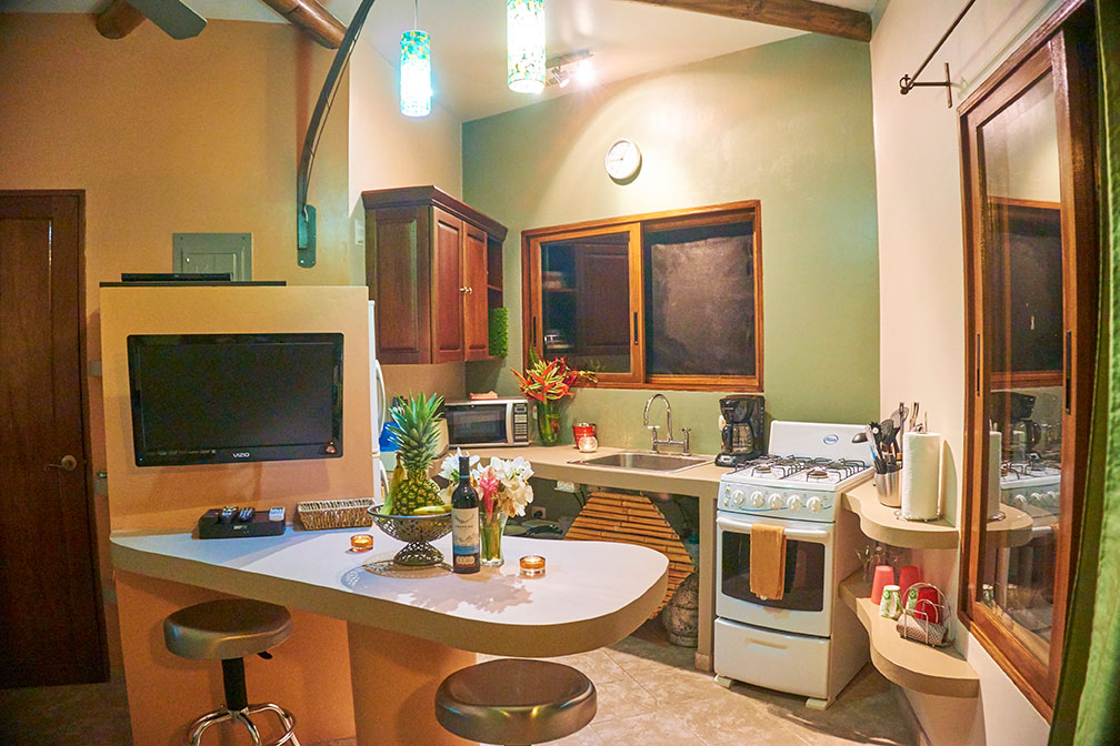 manoas-luxury-villas-colibri-kitchen-3.jpg