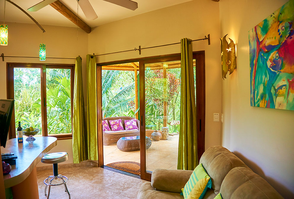 manoas-luxury-villas-colibri-living-1.jpg