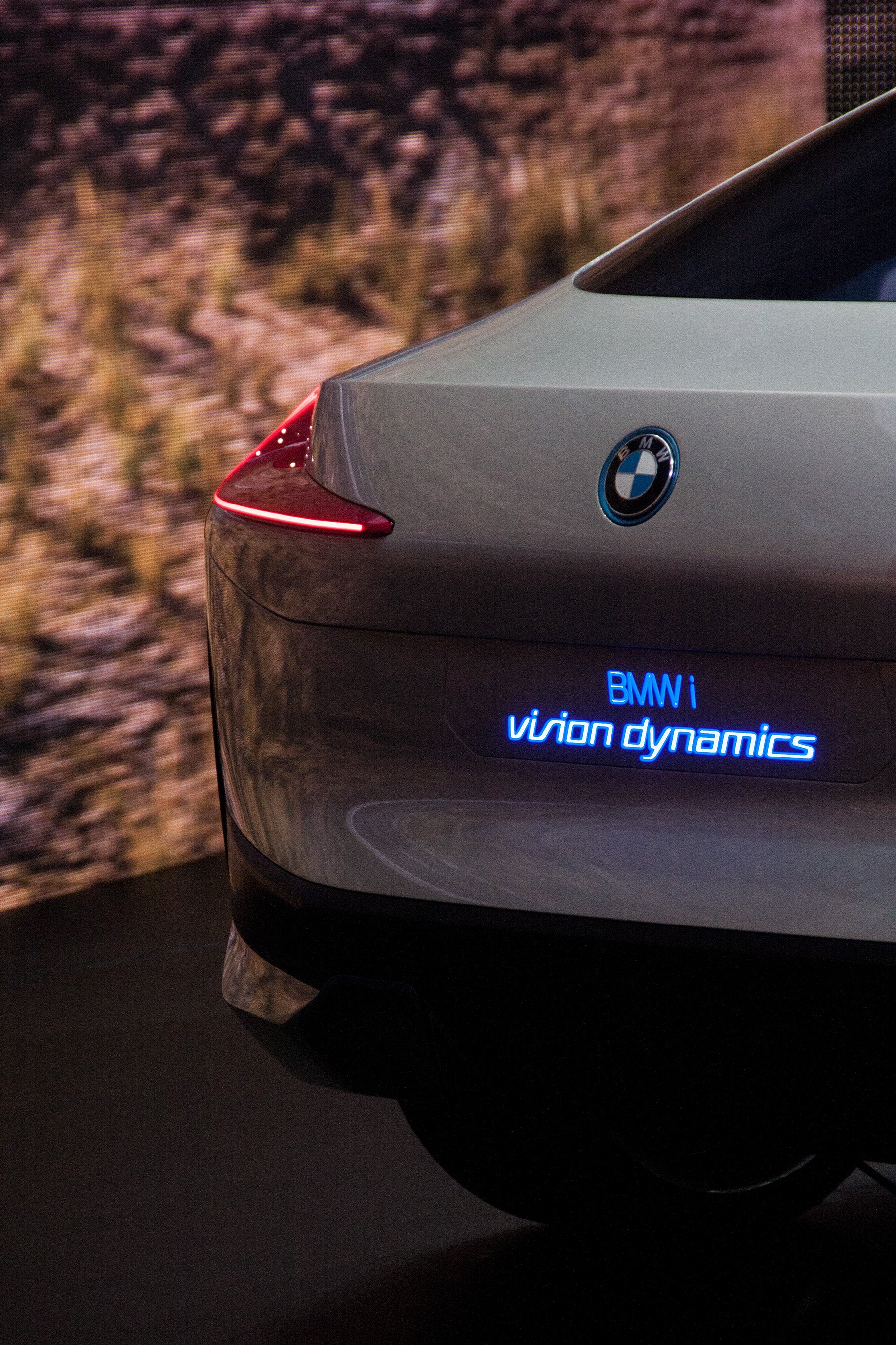 BMW_iVisionDynamics_Rear2.jpg