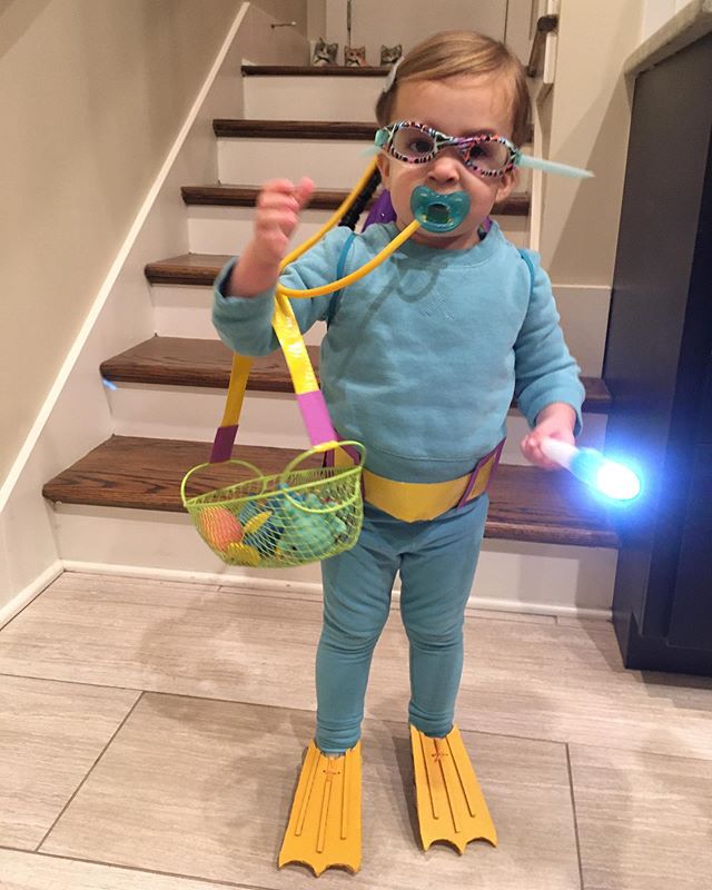 Lily has been enamored with scuba divers ever since we visited the @tennesseeaquarium in early September, so of course we had to make scuba diver costume for Halloween this year! Swipe to see more pictures of her #scubadiver costume, as well as pictu