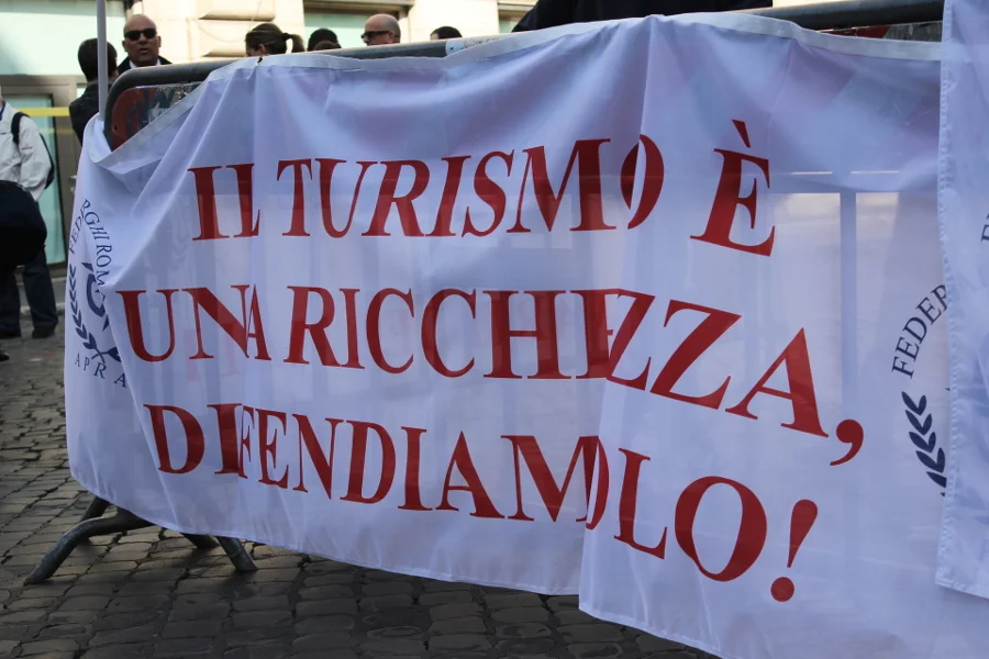 In città: Gli albergatori contro la maxi tassa di soggiorno: «È una truffa»