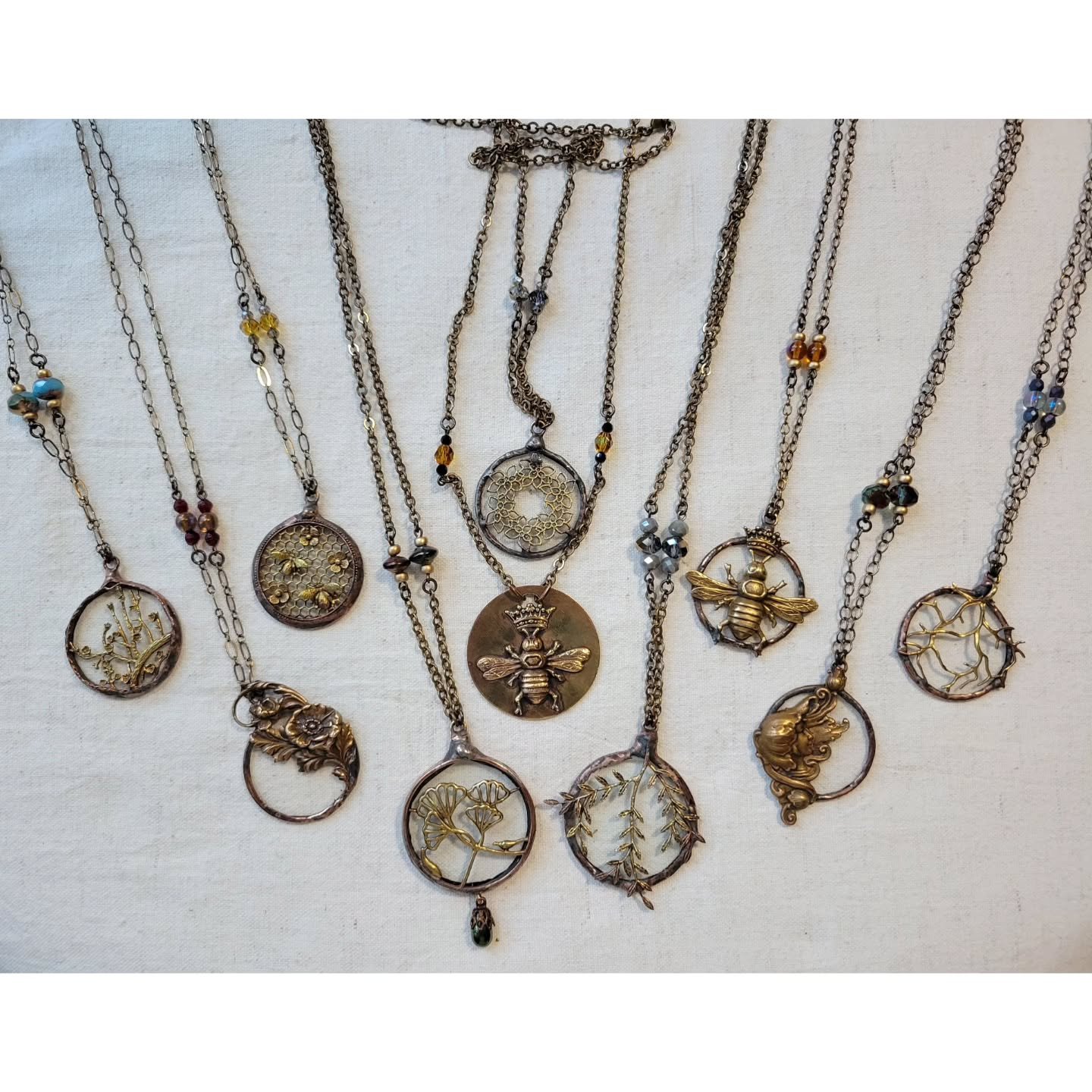 Scroll through to see all my latest creations.

Please join me tomorrow, Wed, on Facebook for a live drop. We will start at 6:30 pm cst. 

#thingstodo #whackywednesday #newinventory #fyp #foryoupage #explorepage #smallbusiness #bitsandbobsus #bitsand