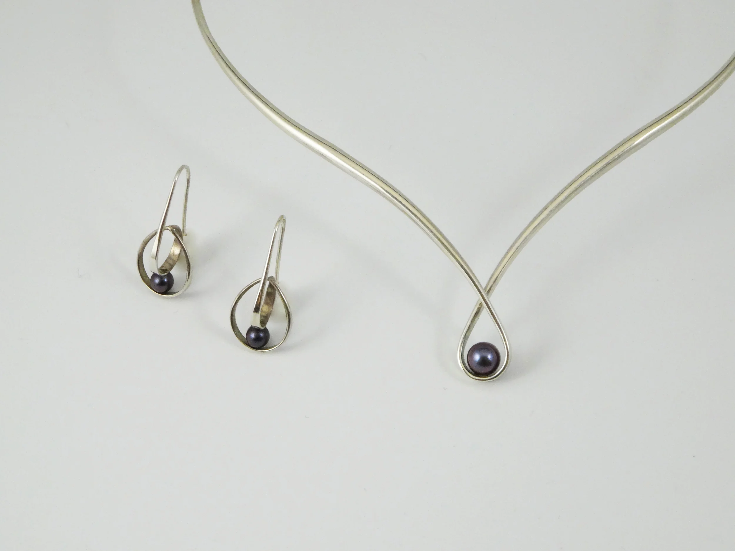 Elegance Collar and Earrings