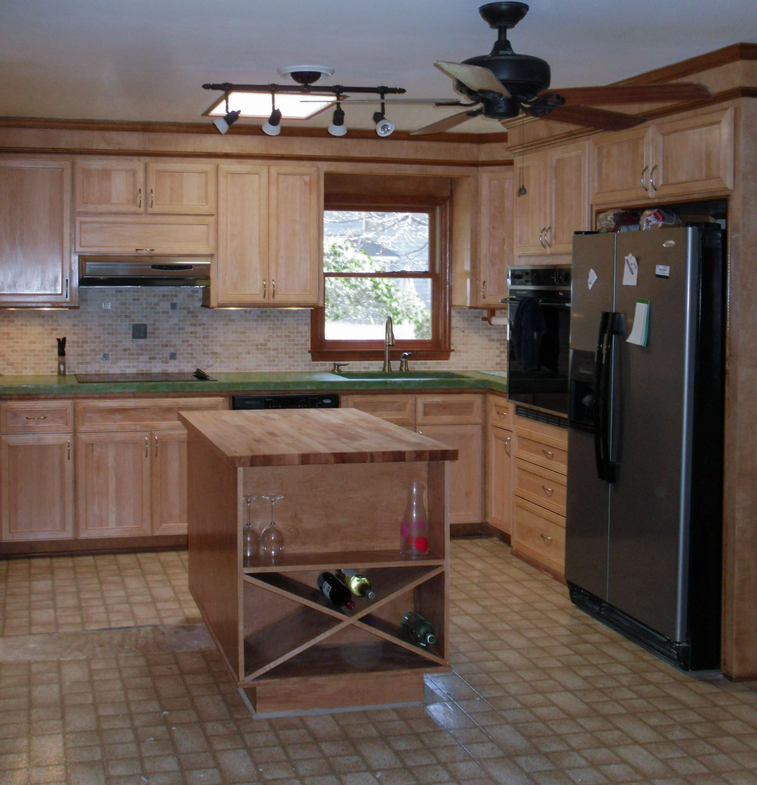 kitchenbefore2.jpg