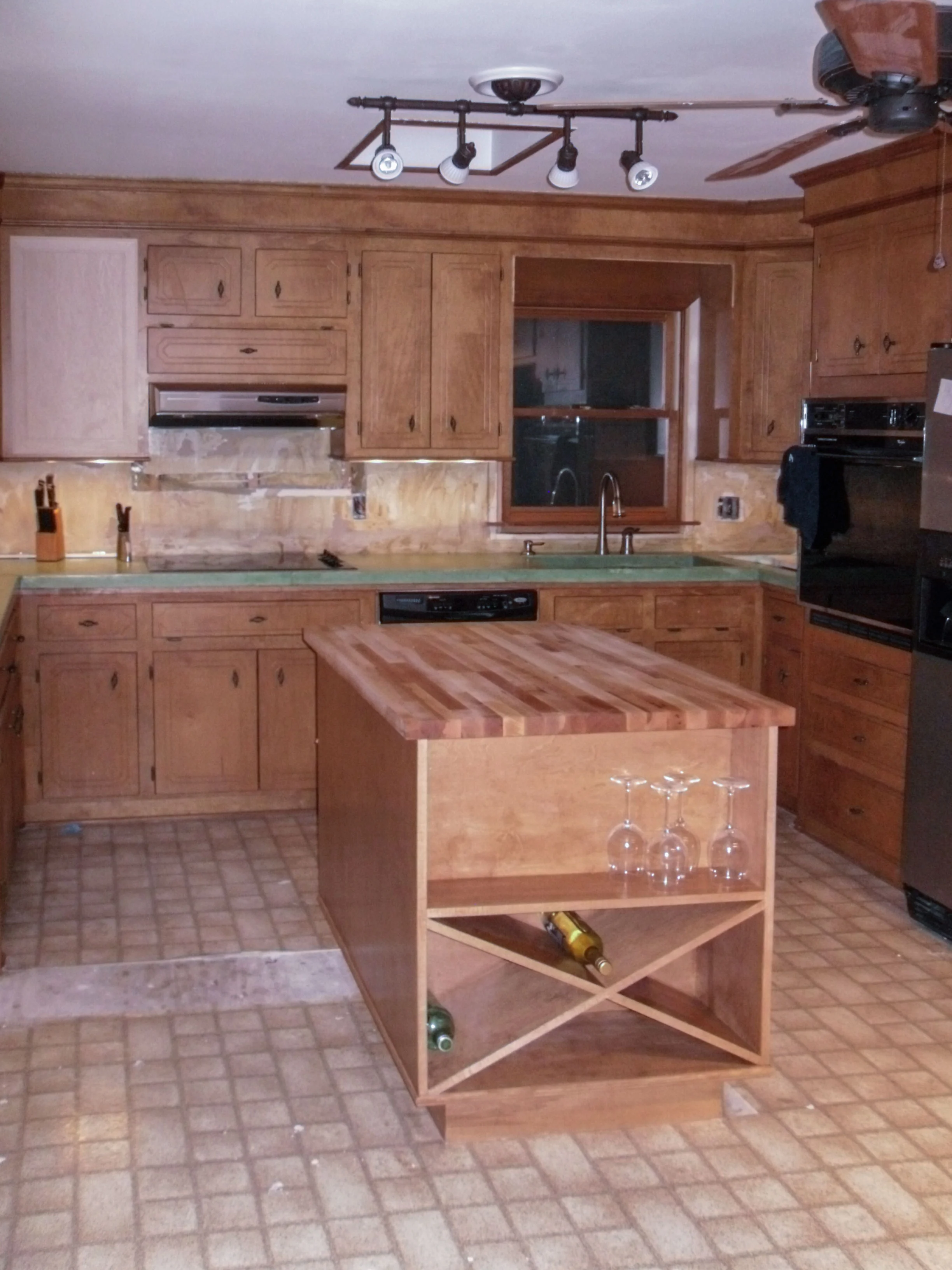 kitchenbefore3.jpg