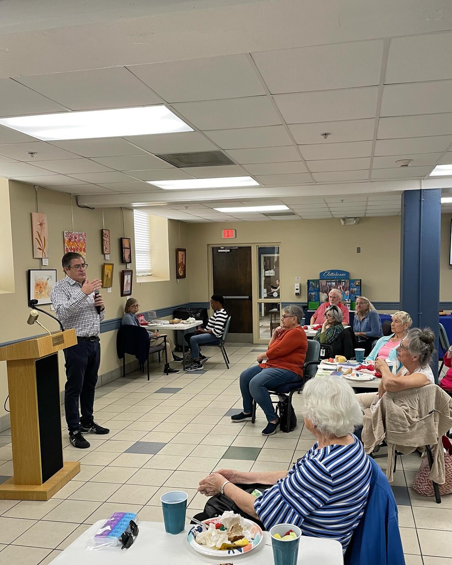 Advanced heart failure cardiologist Gian Giove, M.D. gave an engaging and informative talk on heart failure today at the Tallahassee Senior Center. Thank you to Tallahassee Memorial Healthcare for sponsoring this event and the senior center for hosti
