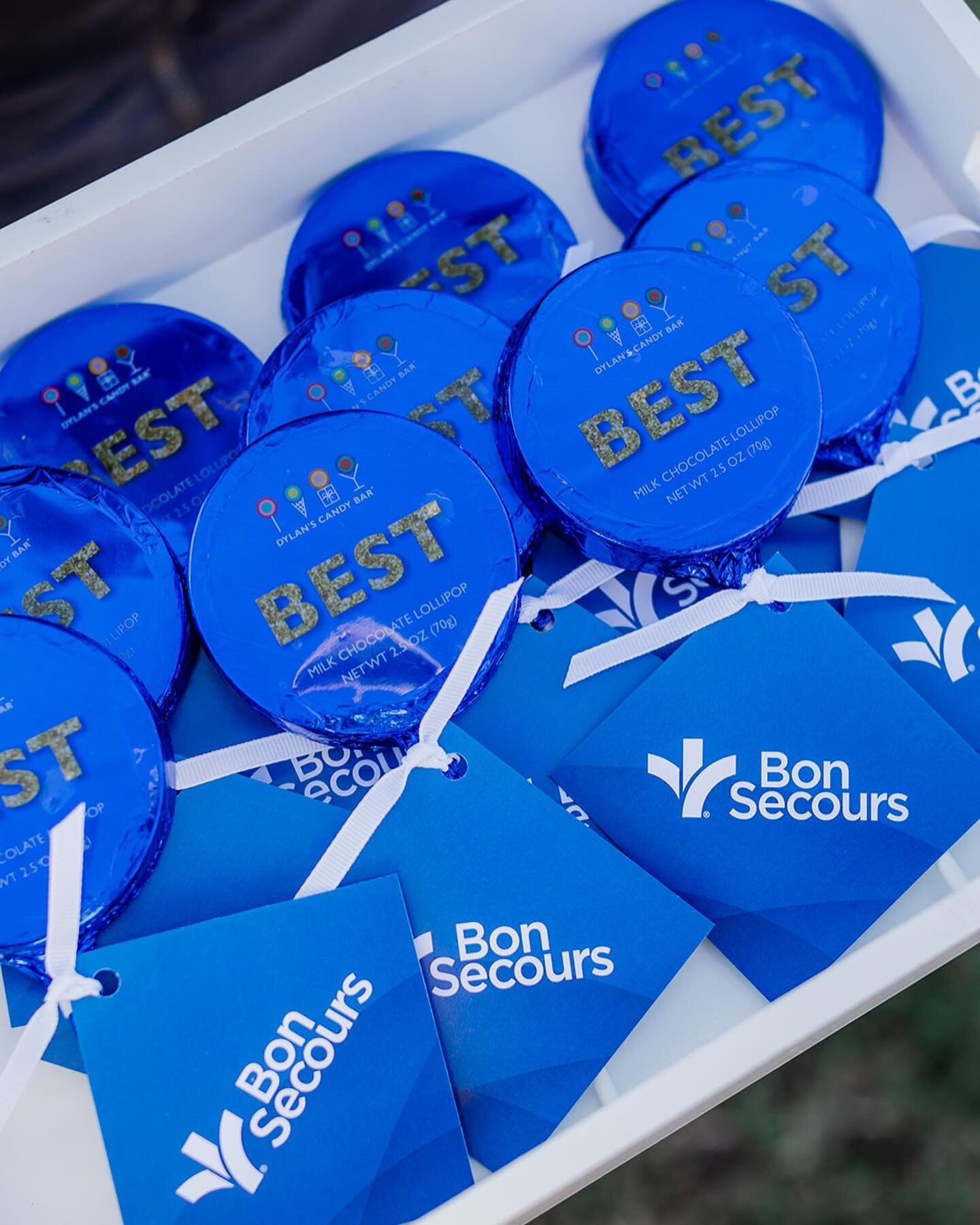 Highlighting the BEST in healthcare with @dylanscandybar chocolate lollipops wrapped in Bon Secours blue while mobile baristas kept guests toasty making hot drinks on demand in branded @yeti mugs.