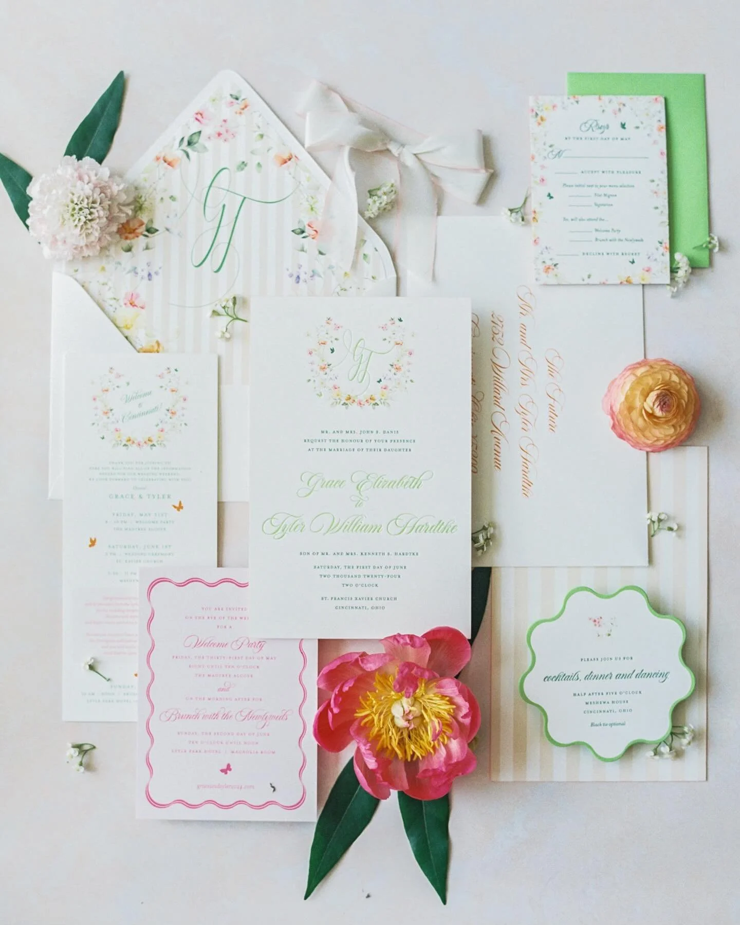 Our bride&rsquo;s vision for Palm Beach meets English Gardens took us a little while to interpret but we were thrilled with the end result! In collaboration with the genius minds @poeme , we combined details from both genres with a beautiful script, 