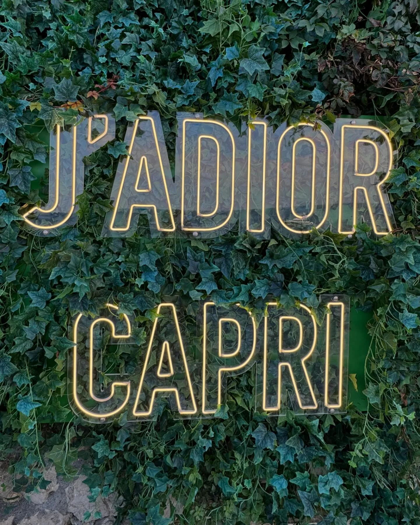 When asked to produce a 60th birthday weekend extravaganza in Capri, we were thrilled to return to one of our favorite planning destinations and reconnect with some of favorite partners! Day One kicked off by boating to lunch at the infamous @ilricci