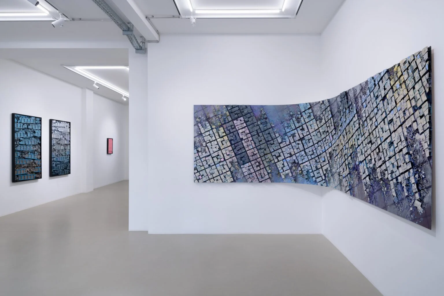  Installationsansicht: Was bleibt, wenn es kippt, AOA;87 Berlin, 2026  