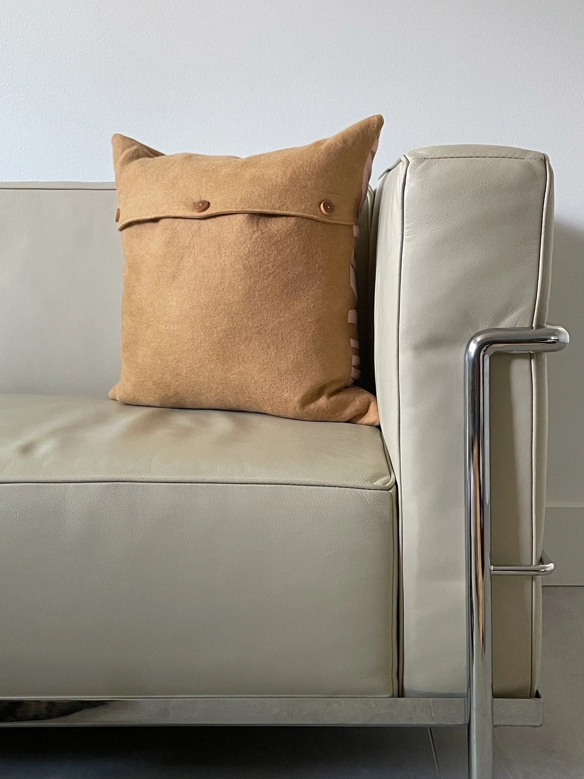 refined-quebracho-walnut-back.jpg