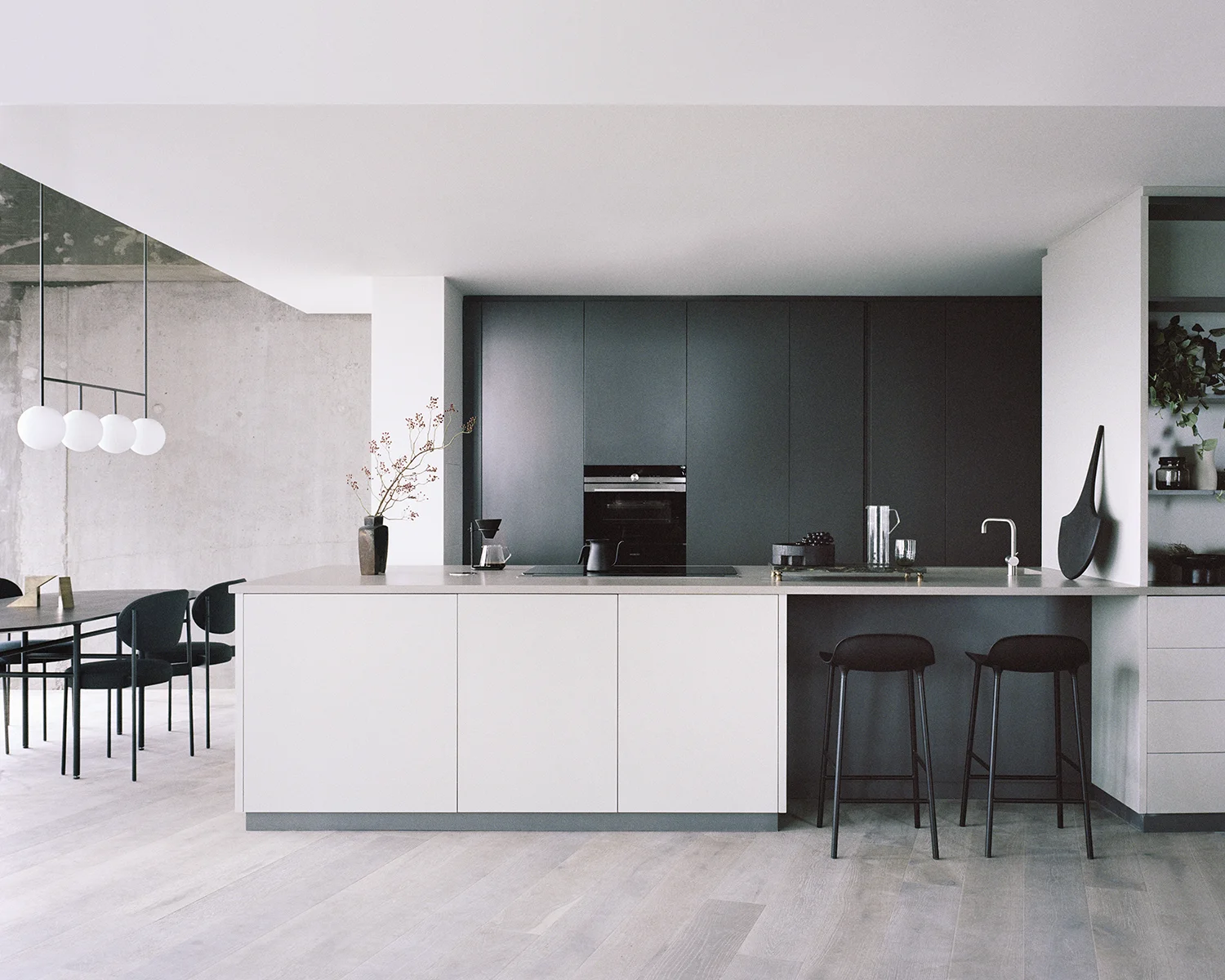 Client: Manhattan Loft Gardens Project: The Stratford 28th Floor Lofts Photographer: Rory Gardiner