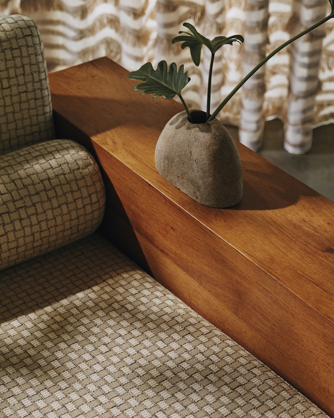 Client: Larsen Project: 2025 Collection Photographer: Christopher Horwood