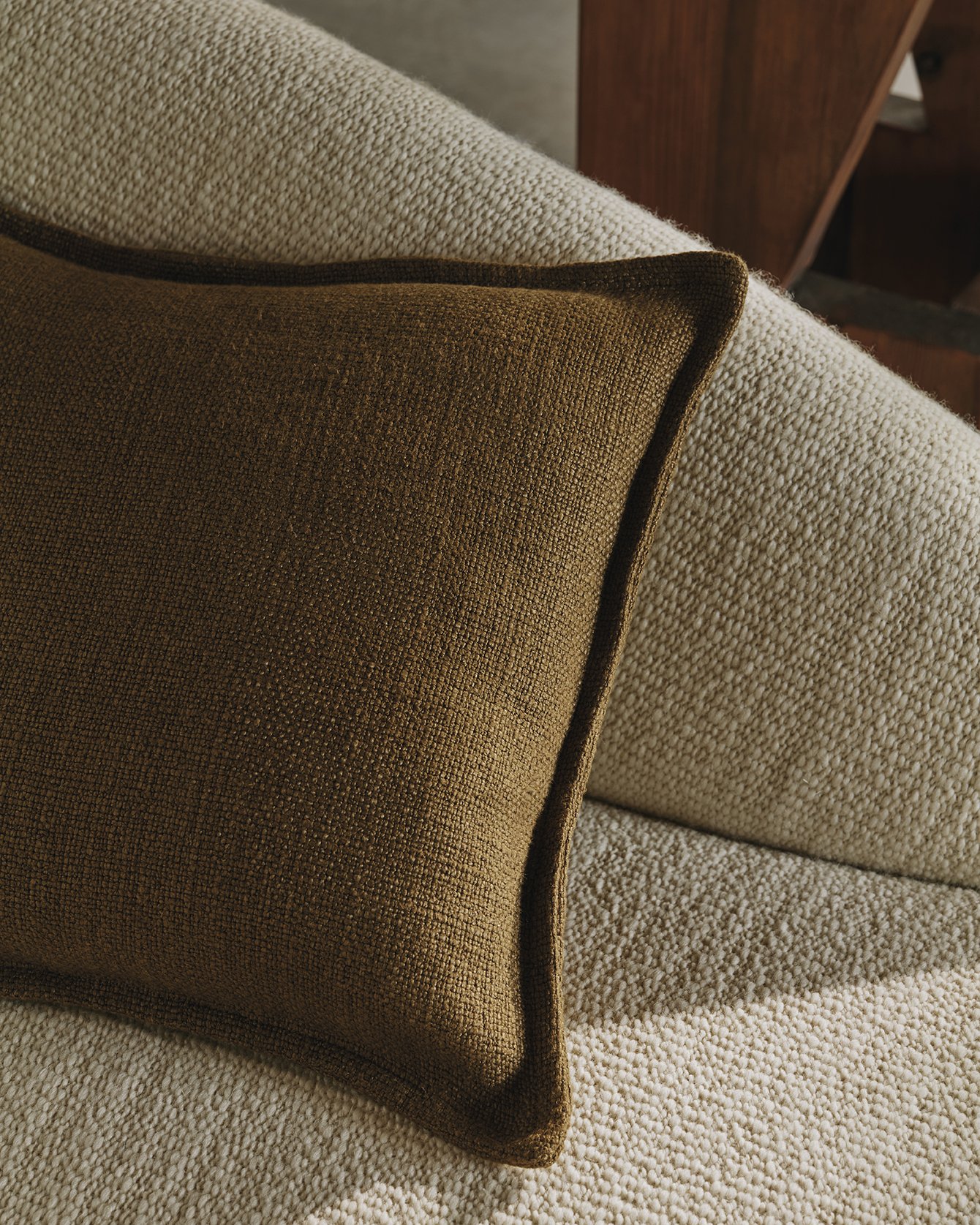Client: Larsen Project: 2025 Collection Photographer: Christopher Horwood