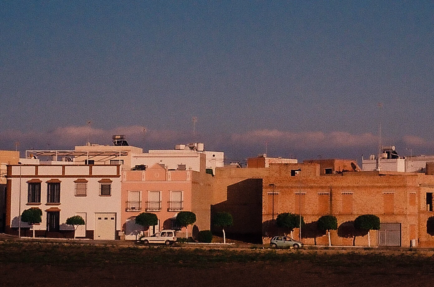 82330024-2.jpg