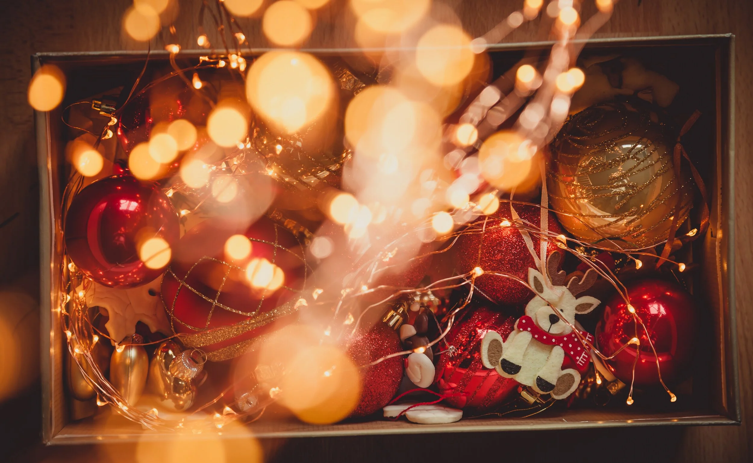 red-and-grey-christmas-baubles-with-box-1764094.jpg