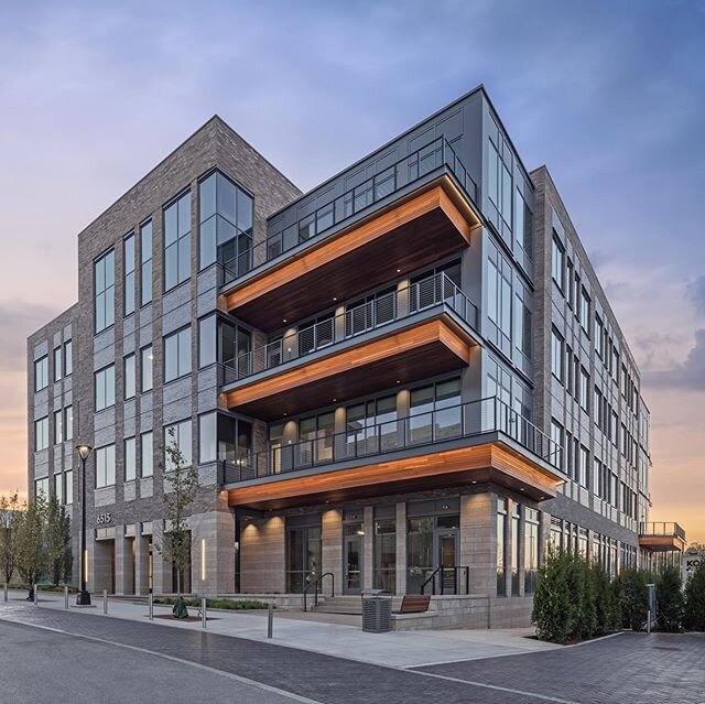 Check out a few incredible shots of our recently completed office building project at 6515 Longshore at @bridgeparkdublin in @dublinohio -

This 4-story office/retail building is prominently located at the 161 and Riverside Drive roundabout at the so
