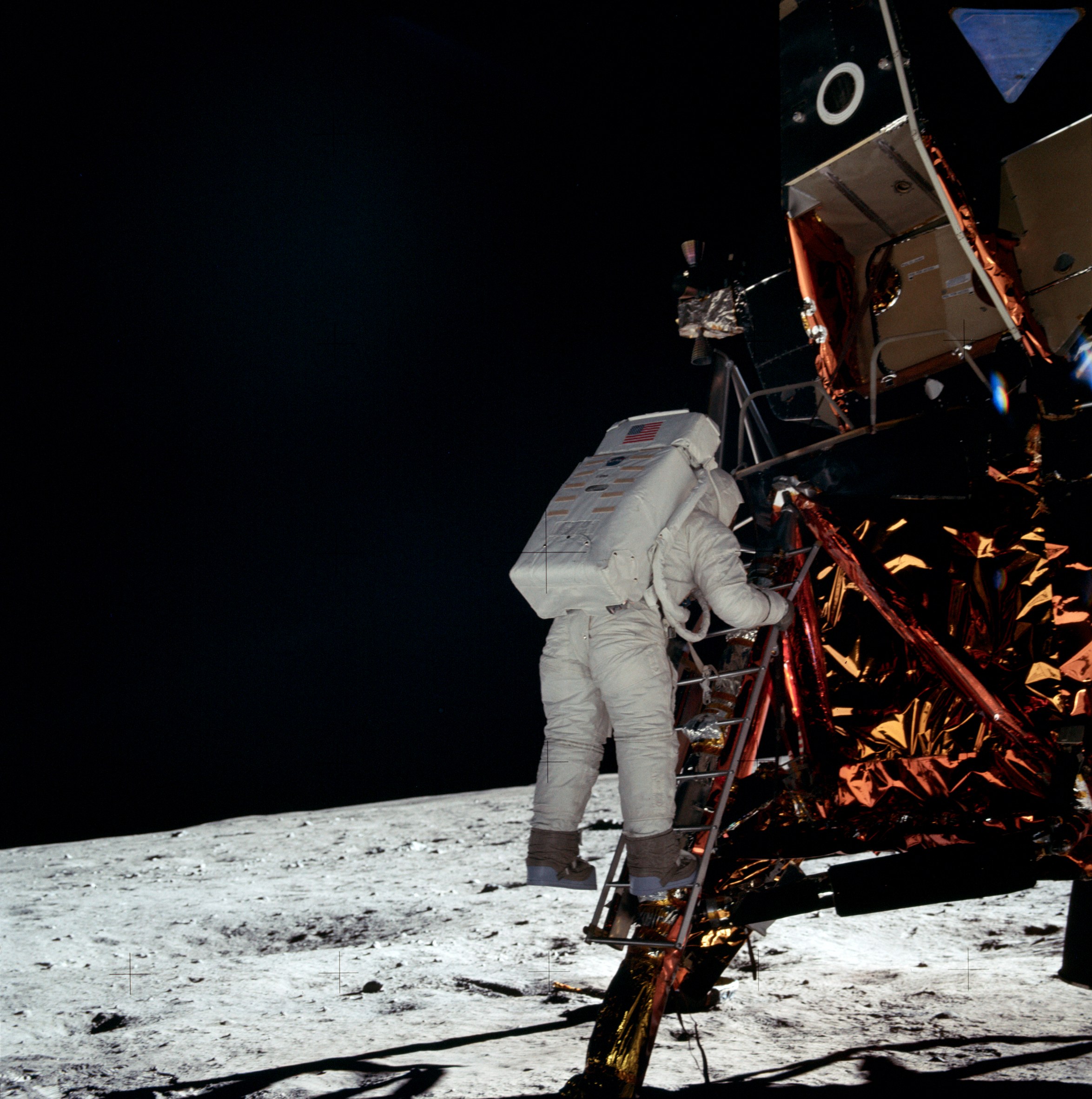 AS11-40-5867HR.jpg