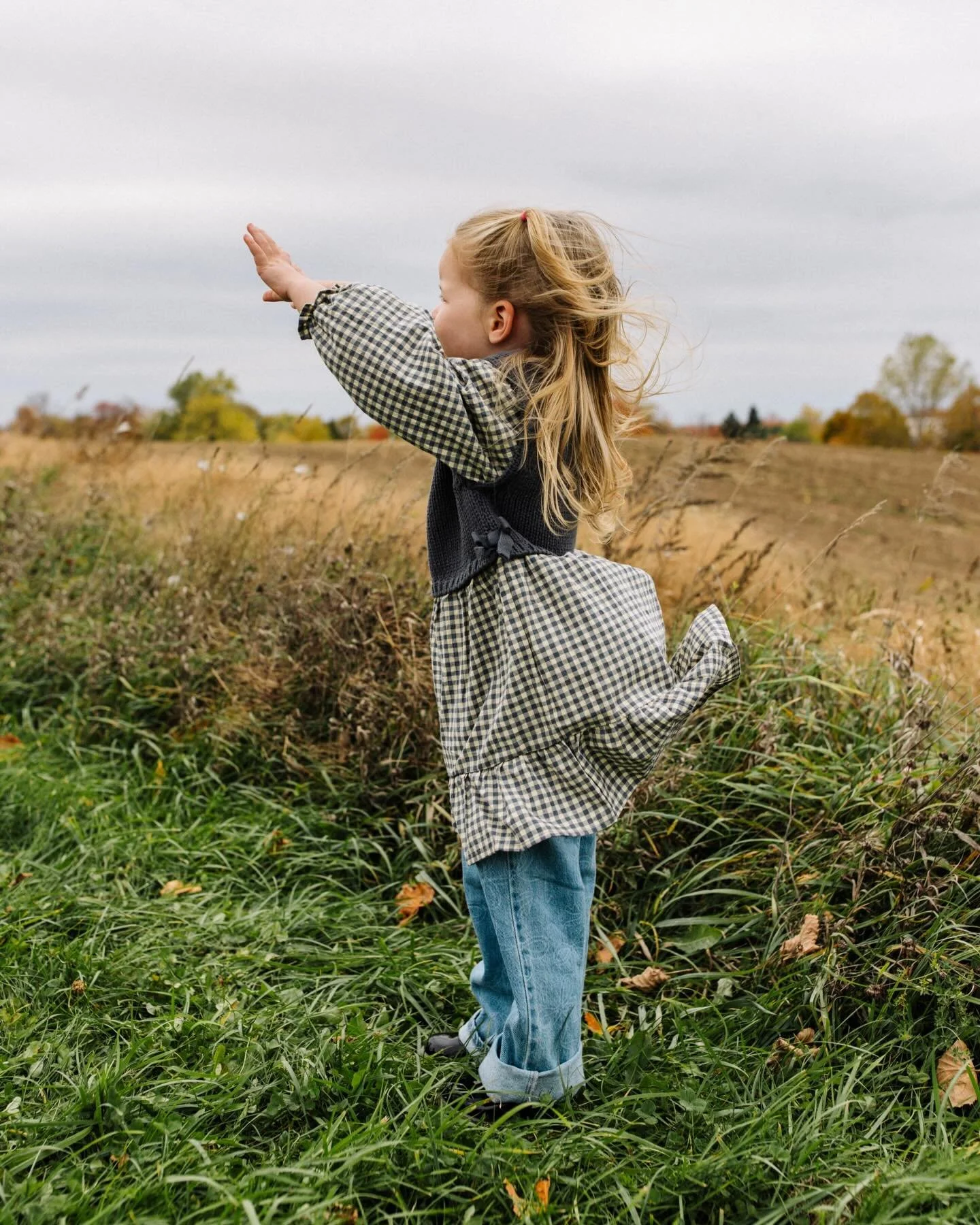 a windy farm shoot for the books 🍃🌾