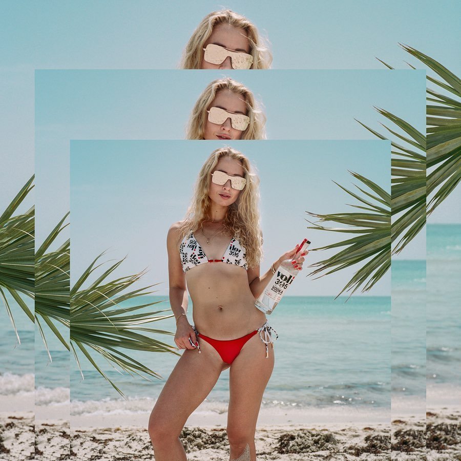 MADE IN MIAMI #outtakes for #voli305vodka. Thank you ladies for bringing the Miami heat 🔥🔥🔥
.
#direction @kaytona
#photography @nwiesner
#wardrobe @thekristindecesare
#productioncrewofthree #wemakeitwork
.
Ft: Darina @morgan_elizabeths @theejennyv