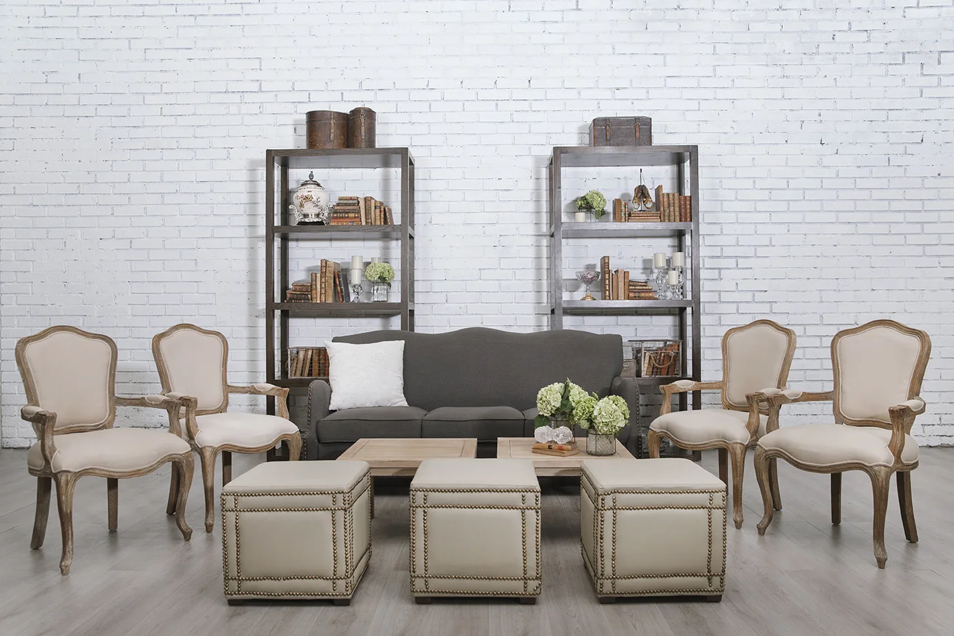 _Silla Antonieta _Sofa Oxford _Mesa Cuadrada Miel _Taburete Miel