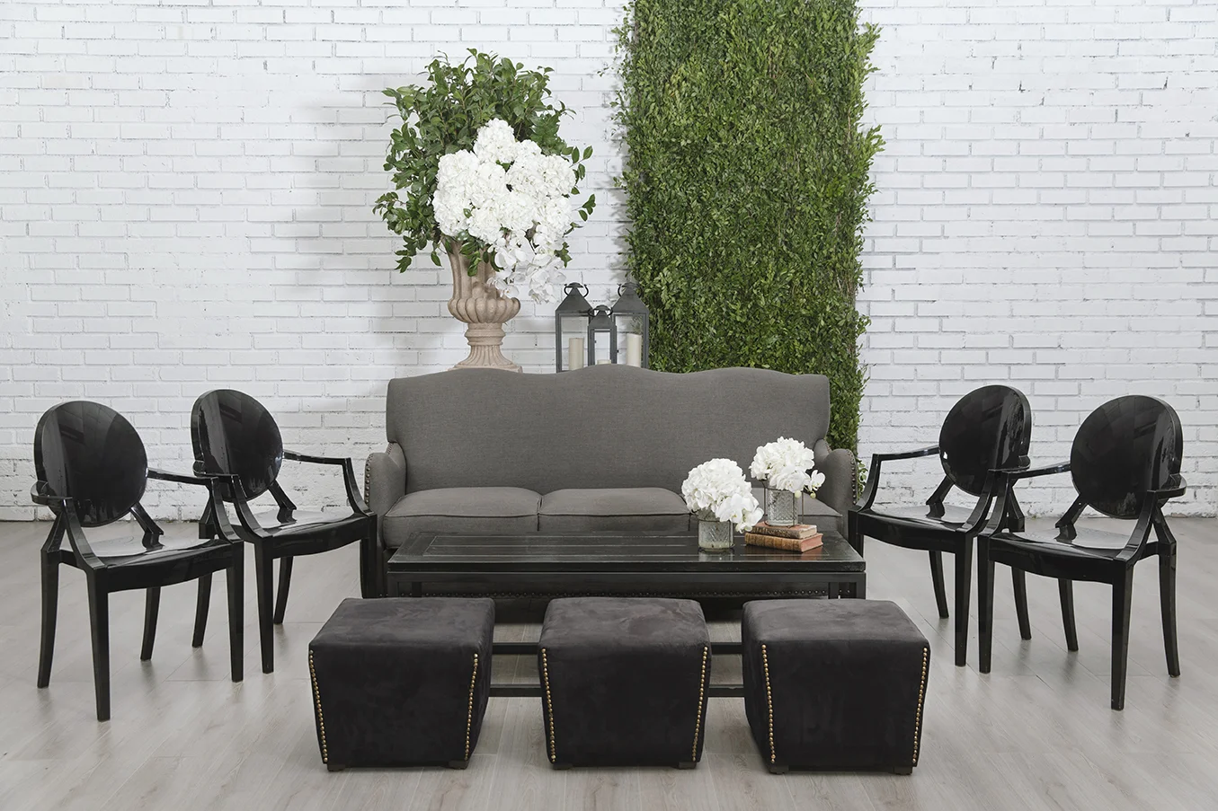 _Silla Ghost Negra _Sofa Oxford _Mesa de Sala Negra _Taburete Trapecio