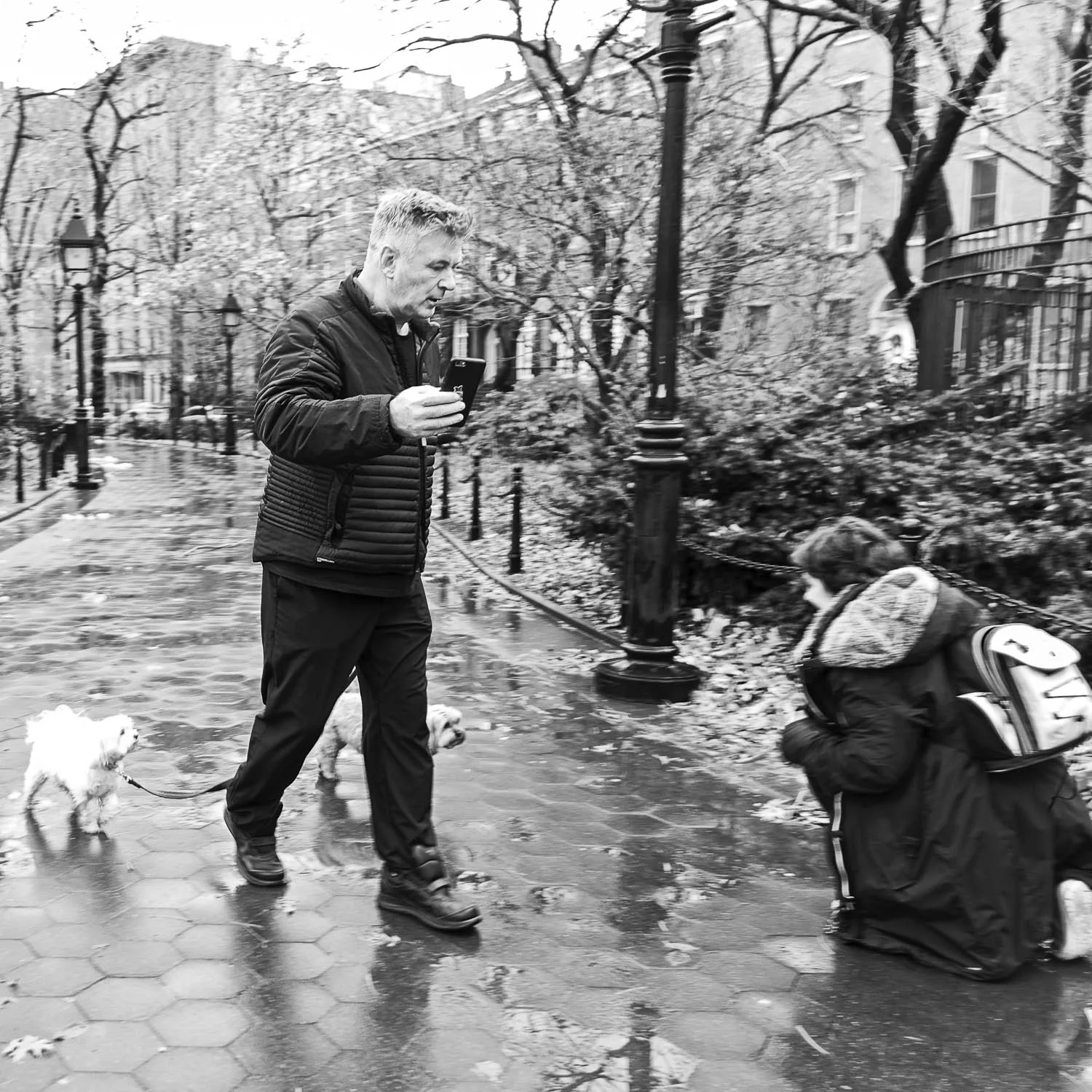 Alec Baldwin walking in a New York City park