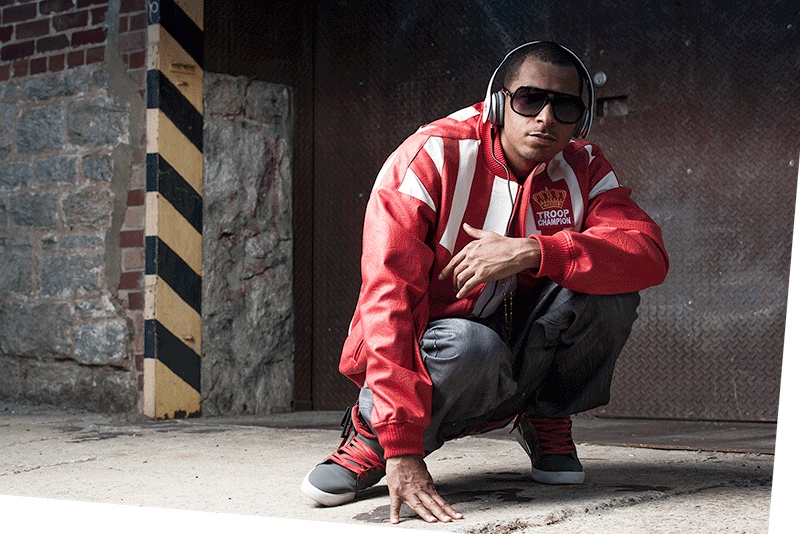 SyScott-squat-hor-lores.gif