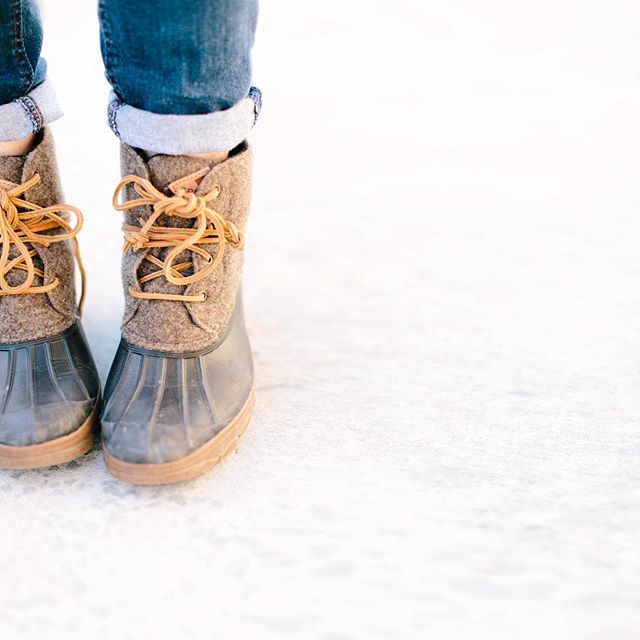 Kickin&rsquo; it on this cold Friday in my duck boots...acting like I&rsquo;m some kind of country girl. Not very convincing. 🤓