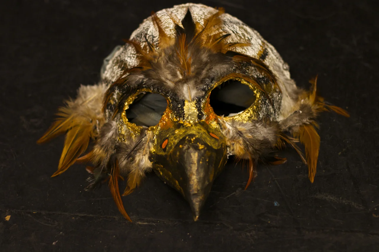 senatorial mask