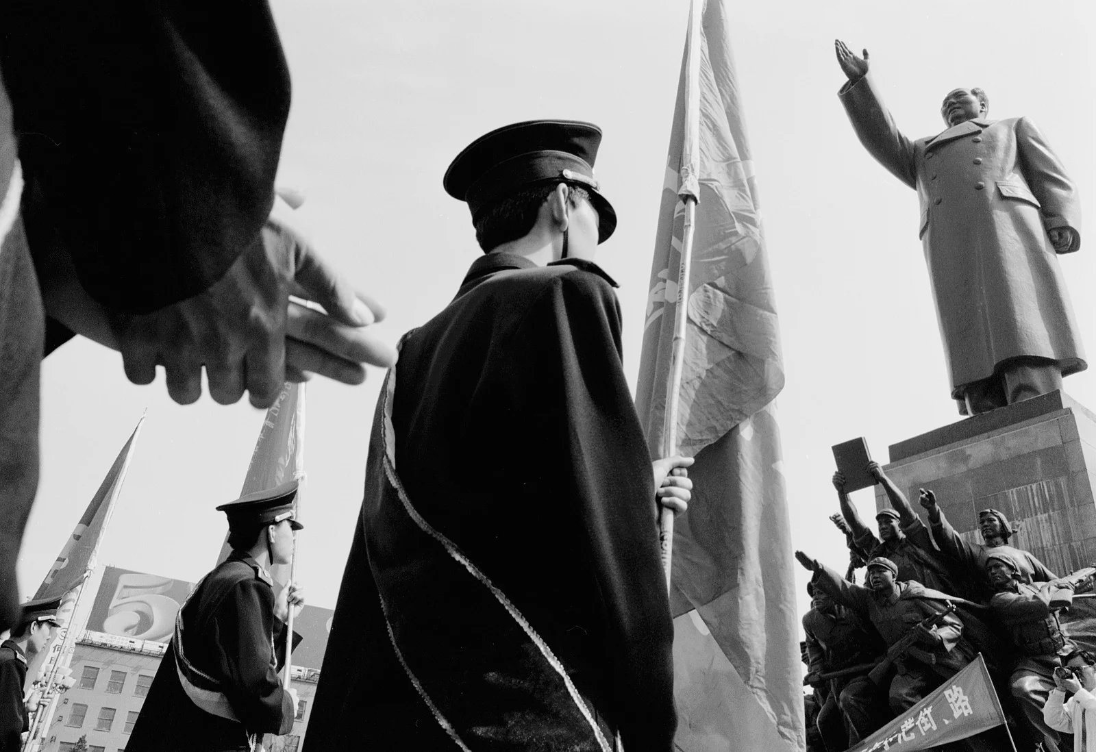  Shenyang, 1998. Ceremony for new traffic patrol members in front of the city’s Mao statue at Zhongshan Square 