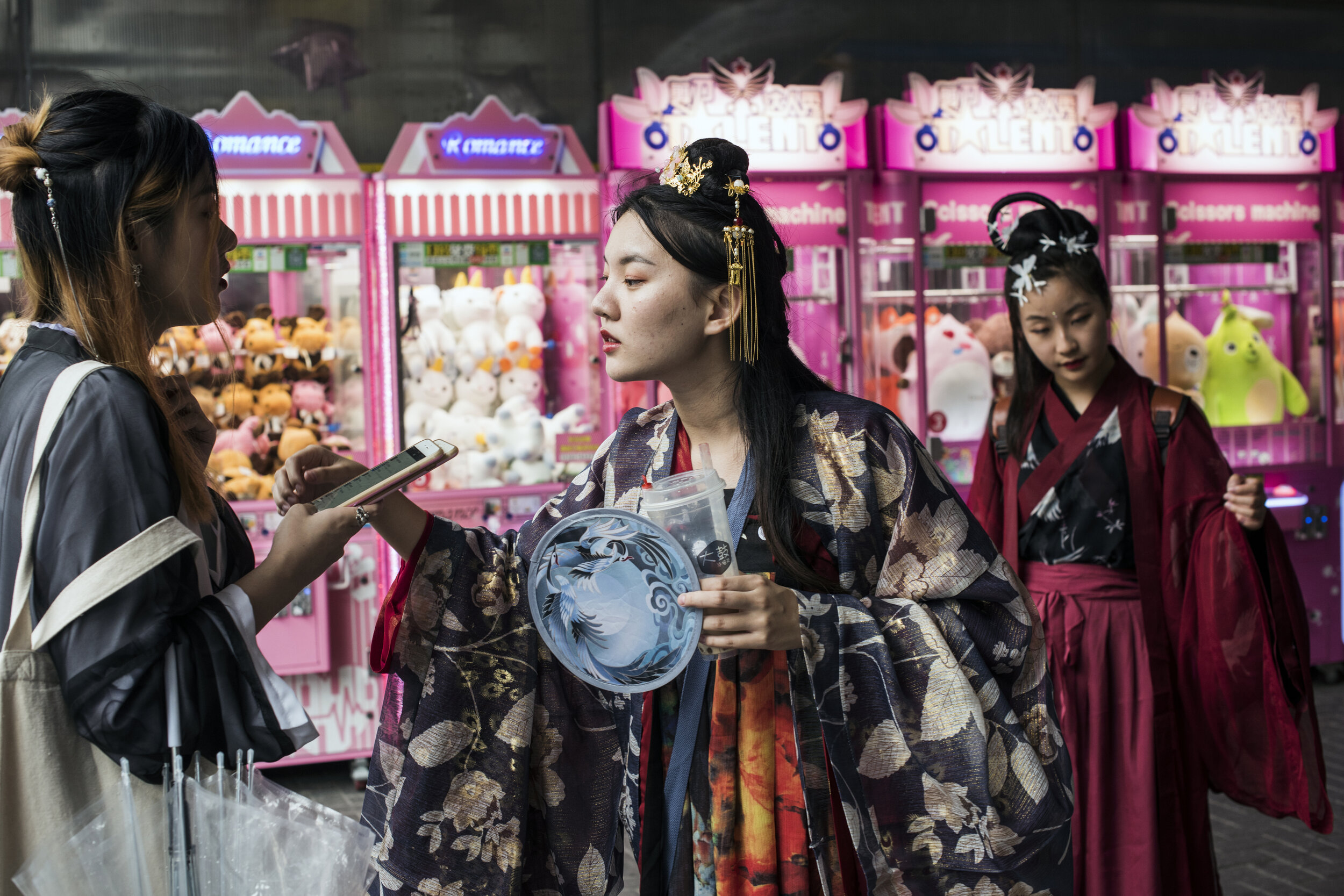  Shanghai, 2018.  College students dress up in traditional Chinese  hanfu  costume.  In response to the popularity of Japanese anime-influenced cosplay, China has pushed its own dress-up activities for young people.  Among the dozens of different soc
