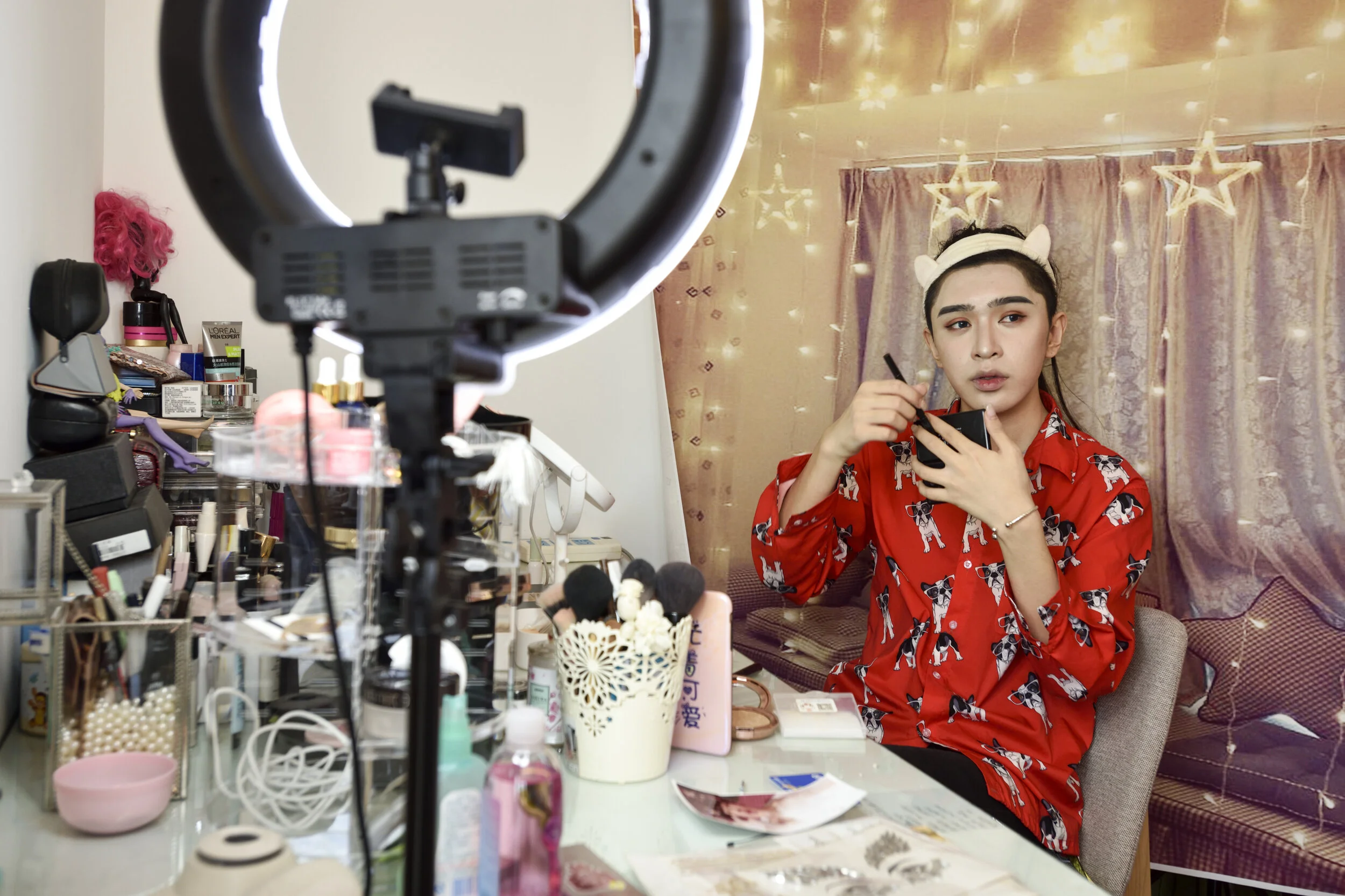  Beijing, 2018. Self-promotion is a new industry in a traditionally self-effacing society. Chen Jingxin is an 18 year-old student who became a minor Wanghong (internet star), putting up videos and livestreams of himself singing and putting on makeup 