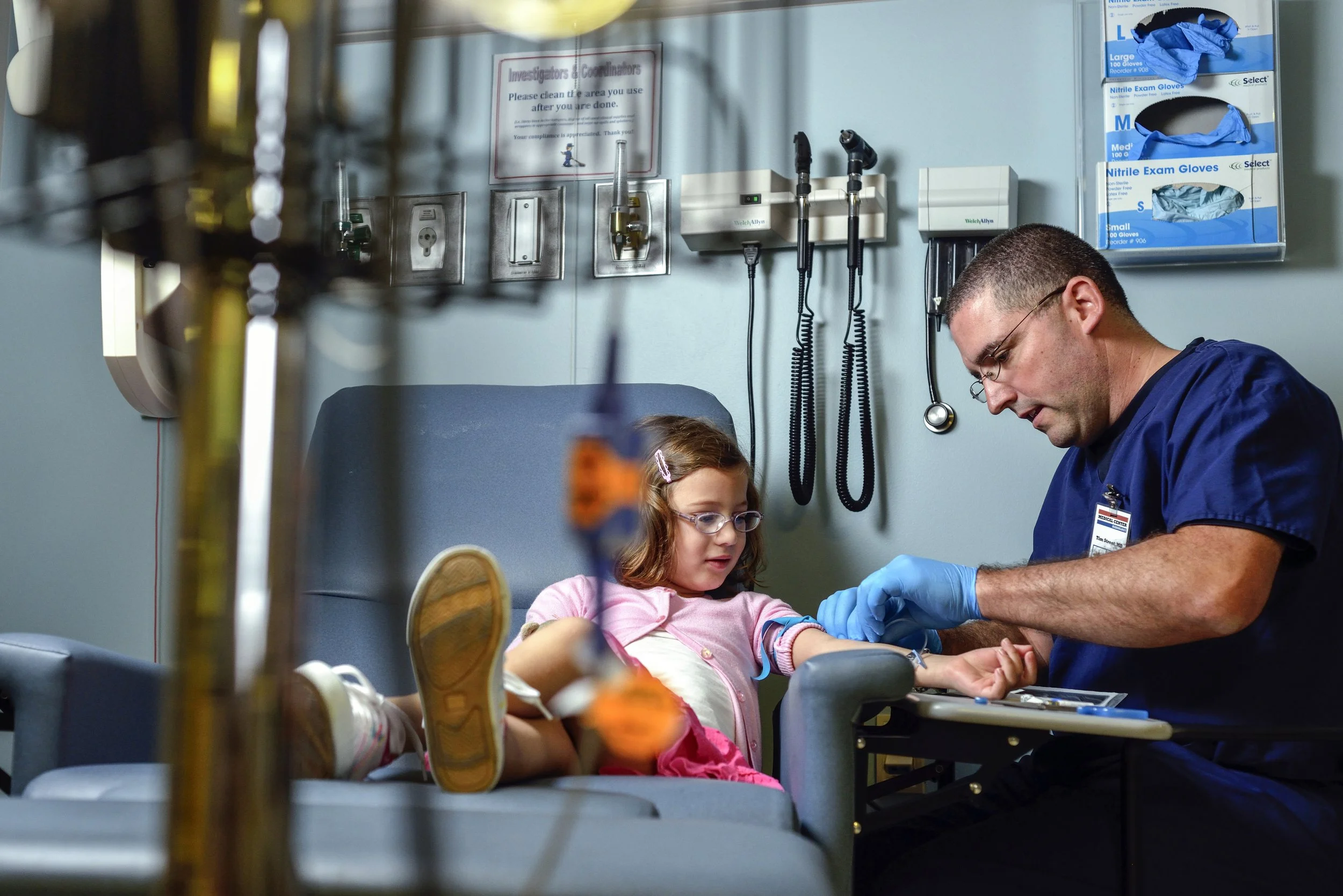  Siemens.  Child gets tested before medical imaging procedure.  St. Louis, Missouri, USA 